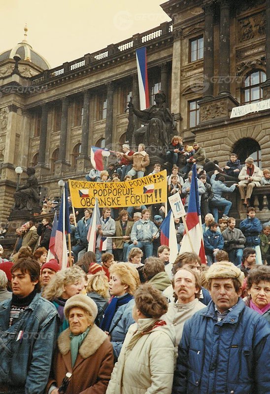 Generální stávka 27. listopadu u Národního muzea.